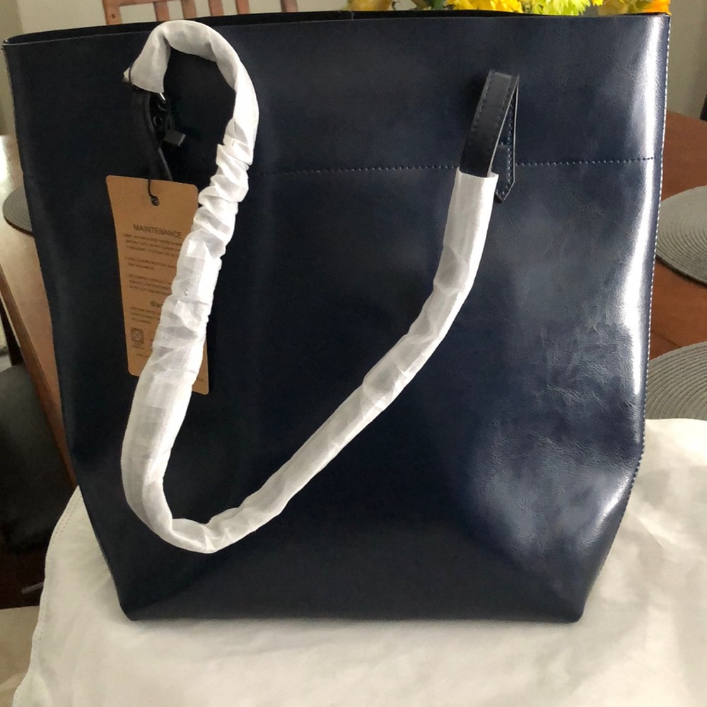 Large women’s tote bag w/ protection cover